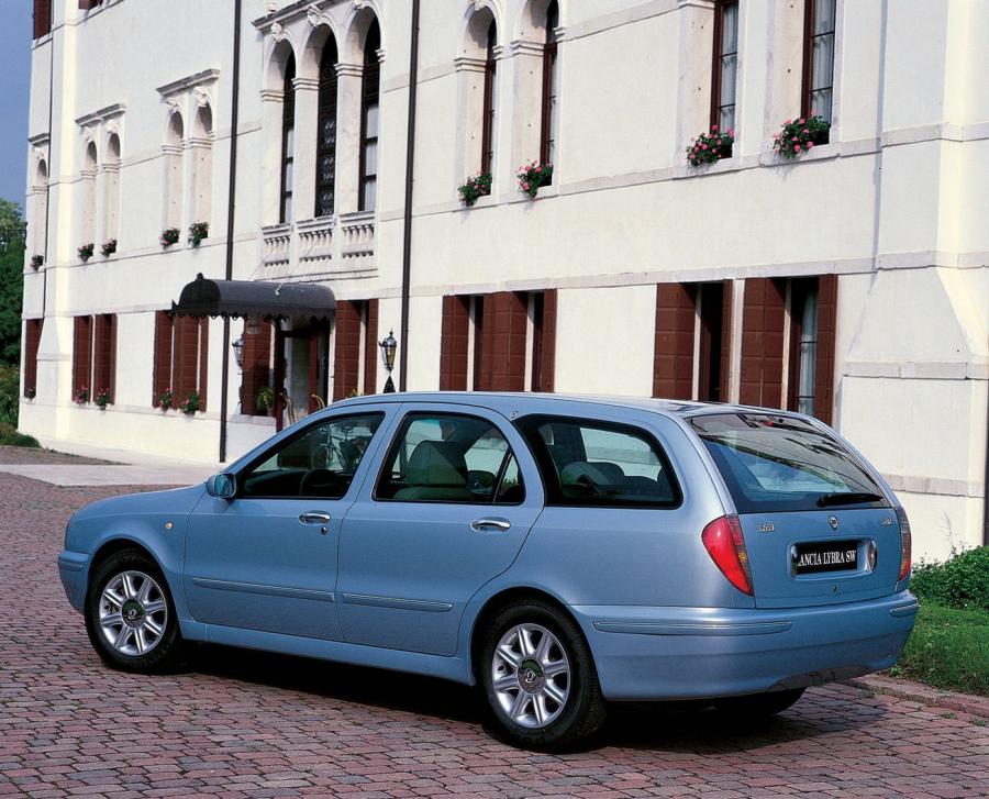  Lancia Lybra SW 1999 года  (фото 9 из 57)